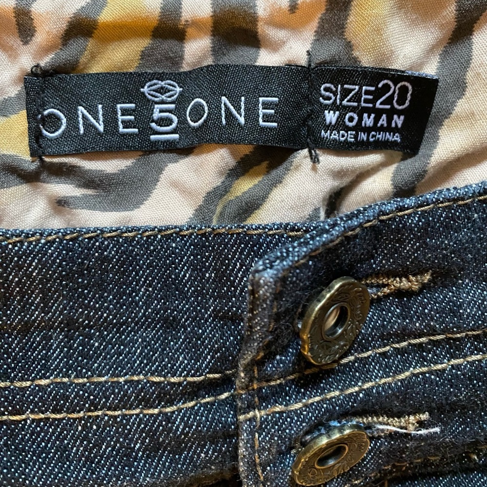 One5One Dark Wash Jean Shorts EUC - Picture 3 of 4